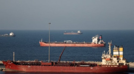 Iran bất ngờ tuyên bố cho phép tàu chở dầu của một nước đối tác chiến lược với Mỹ được đi qua eo biển Hormuz