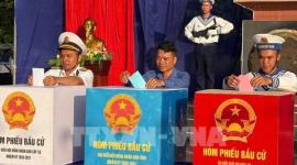 Cử tri đặc khu Trường Sa hòa chung ngày hội bầu cử của cả nước