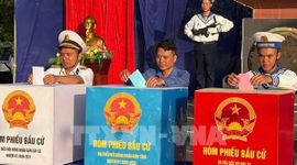 Cử tri đặc khu Trường Sa hòa chung ngày hội bầu cử của cả nước