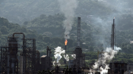 Mỹ nới lỏng cấm vận Venezuela để tăng nguồn cung dầu mỏ