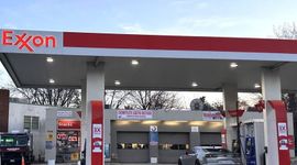 Mỹ cho phép tạm thời mua bán dầu thô Iran để bình ổn giá năng lượng
