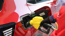 Giá dầu giảm 2% khi phía Iran xem xét đề xuất hòa bình của Mỹ