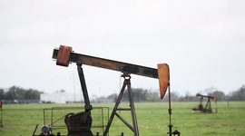 Giá dầu Brent vượt 116 USD mỗi thùng trước rủi ro gián đoạn nguồn cung
