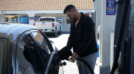 Giá xăng Mỹ vượt ngưỡng 4 USD mỗi gallon, cao nhất trong hơn 2 năm