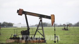 Giá dầu tăng vọt 8%, vượt ngưỡng 100 USD/thùng