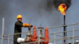 Giá dầu Brent lên mức hơn 99 USD một thùng sau lệnh phong tỏa Hormuz của Mỹ