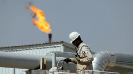 Giá dầu tăng vọt, chứng khoán châu Á “đỏ lửa” sau tín hiệu từ Tổng thống Mỹ