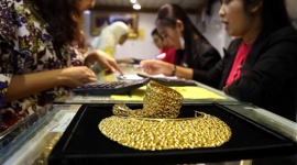 Giá vàng giảm trước kỳ vọng về cuộc đàm phán hòa bình Mỹ-Iran