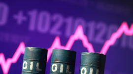Eo biển Hormuz vẫn "cửa đóng then cài": Giá dầu nhảy vọt 2%, vàng quay đầu giảm sau chuỗi 4 tuần