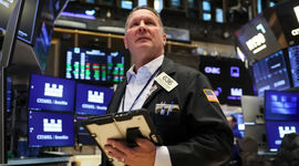 Chứng khoán Mỹ xanh rực rỡ, Dow Jones tăng dựng đứng 1.300 điểm, giá dầu sụt sâu sau thoả thuận ngừng bắn Mỹ- Iran