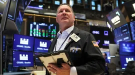 Chứng khoán Mỹ xanh rực rỡ, Dow Jones tăng dựng đứng 1.300 điểm, giá dầu sụt sâu sau thoả thuận ngừng bắn Mỹ- Iran