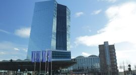 ECB giữ nguyên lãi suất trước rủi ro từ xung đột Trung Đông