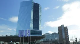 ECB giữ nguyên lãi suất trước rủi ro từ xung đột Trung Đông