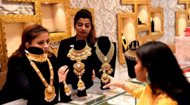 Các cặp đôi Ấn Độ “đổ xô” mua vàng Dubai trước mùa cưới