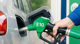 Xe đang đổ RON95, chuyển sang xăng E10 cần lưu ý điều gì?
