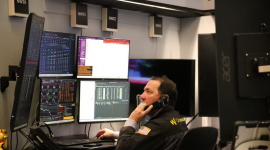 Chỉ số Dow Jones lập đỉnh mới nhờ cổ phiếu y tế và tiêu dùng