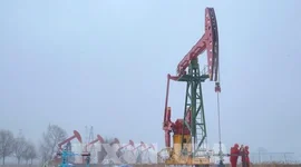 Giá dầu thế giới lao dốc xuống mức đáy 3 tháng