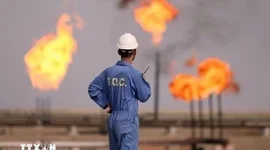 Mỹ tạm thời nới lỏng hạn chế đối với giao dịch dầu mỏ của Iran