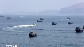 Dòng chảy dầu qua Hormuz dần phục hồi, thị trường đối mặt nguy cơ dư cung