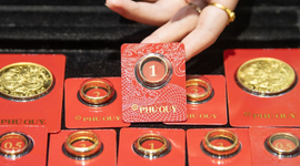 Giá vàng “thủng” mốc 4.000 USD/ounce ngày cuối tháng