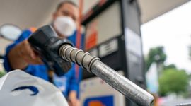 Giá xăng hôm nay 2/7: Xăng E10 RON95-III giảm gần 800 đồng/lít, xuống còn 20.415 đồng