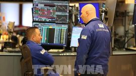 Nỗi lo chi phí AI đè nặng Phố Wall trước thềm cuộc họp Fed