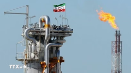 Giá dầu thô lao dốc 5% nhờ tín hiệu Mỹ-Iran tạm ngừng giao tranh