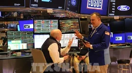 Chỉ số Dow Jones chạm mức kỷ lục mới