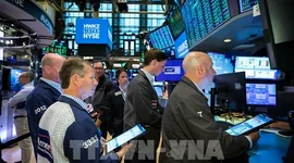 S&P 500 và Dow Jones giảm điểm sau quyết định của Fed