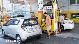 Giá dầu châu Á hạ nhiệt khi nguồn cung "vàng đen" gia tăng