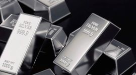 Một thế lực bất ngờ "gom" gần 90 tấn bạc trong một ngày