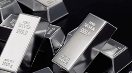 Một thế lực bất ngờ "gom" gần 90 tấn bạc trong một ngày