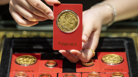 Giá vàng bật tăng, thế giới vượt 4.400 USD/ounce