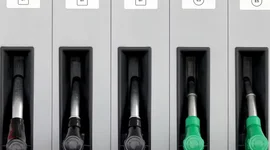 EU đề nghị “đánh thuế siêu lợi nhuận” các tập đoàn dầu khí sau cú sốc Hormuz