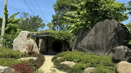 Nhà trong hang của ông Đặng Lê Nguyên Vũ