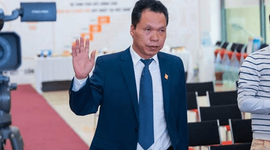 Một chủ tịch giữ lời, mua hết lượng cổ phiếu đã đăng ký