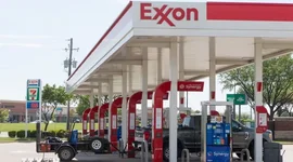 Giá dầu diesel tại Mỹ lần đầu vượt 6 USD/gallon