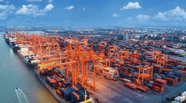 Kinh tế Việt Nam giữ đà tăng trưởng, áp lực cuối năm gia tăng