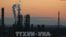 Giá dầu châu Á tăng lần đầu tiên trong 5 phiên