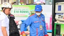 Giá xăng dầu hôm nay 3/9: Xăng tăng tới 720 đồng/lít, giá dầu đồng loạt giảm