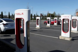 Tesla chính thức thực hiện điều "ngược đời" trong ngành xe điện: Chi hàng tỷ USD xây trạm sạc cho các đối thủ dùng chung