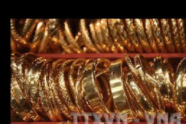 Giá vàng thế giới chạm mức cao nhất trong gần ba tuần