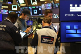 Phố Wall giảm điểm dù chính phủ có thể thoát khỏi tình trạng đóng cửa