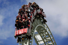 Chấm dứt tháng tăng phi mã "trần cứng" 14 phiên liên tiếp, một cổ phiếu "phi" từ trần xuống sàn, Chủ tịch HĐQT đăng ký thoái vốn ngay đỉnh