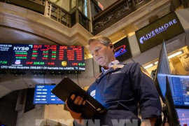 Chứng khoán Mỹ phân hóa mạnh sau quyết định lãi suất của Fed