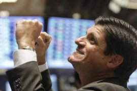 Phiên 15/12: Khối ngoại tung gần 700 tỷ mua ròng trên HOSE, gom mạnh hai cổ phiếu chứng khoán