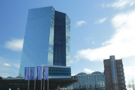 Đánh giá tích cực hơn về nền kinh tế, ECB giữ nguyên lãi suất