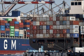 Kinh tế thế giới vượt dốc, thương mại xoay trục