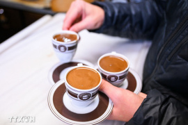 Người Mỹ vẫn phải uống cà phê giá cao dù thuế quan giảm