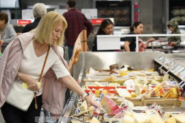 Kinh tế Mỹ tăng trưởng mạnh hơn dự đoán nhờ chi tiêu tiêu dùng mạnh mẽ